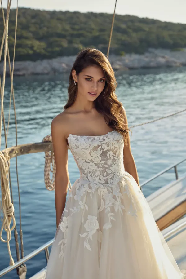 Violetta menyasszonyi ruha